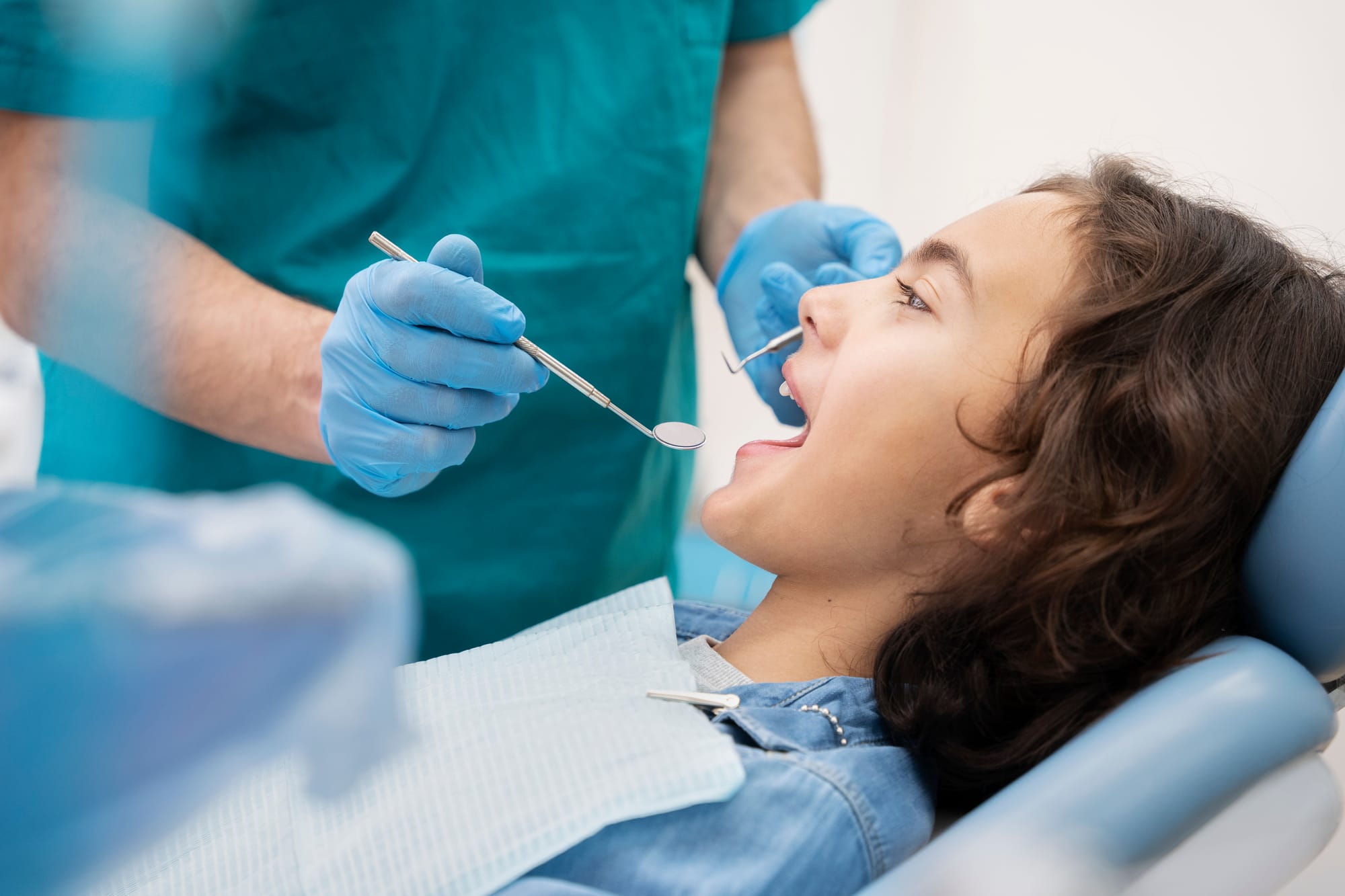 Por que o selante dental é indicado para crianças e adolescentes?